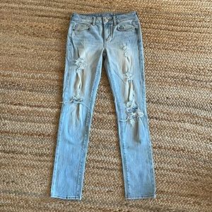 American Eagle Distressed Light-washed Skinny Jeans Size 2